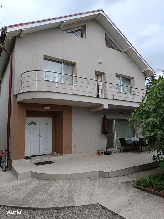 Otopeni central vila p+1 cu 3 apartamente si 1000mp. teren