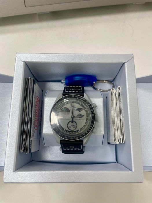 Swatch&Omega Bioceramic MoonSwatch. Серия Mission to Earthphase