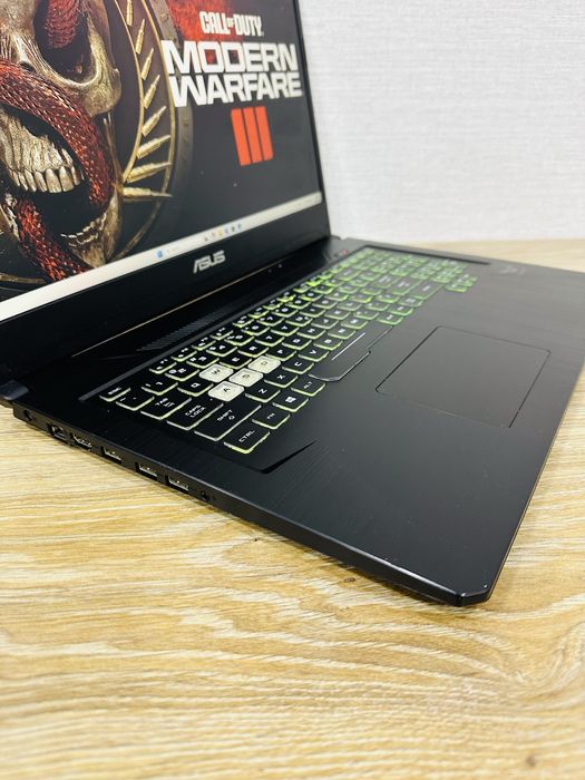 ASUS TUF Ryzen 5-8 Ядер+GTX1650, Большой 17,3 Экран