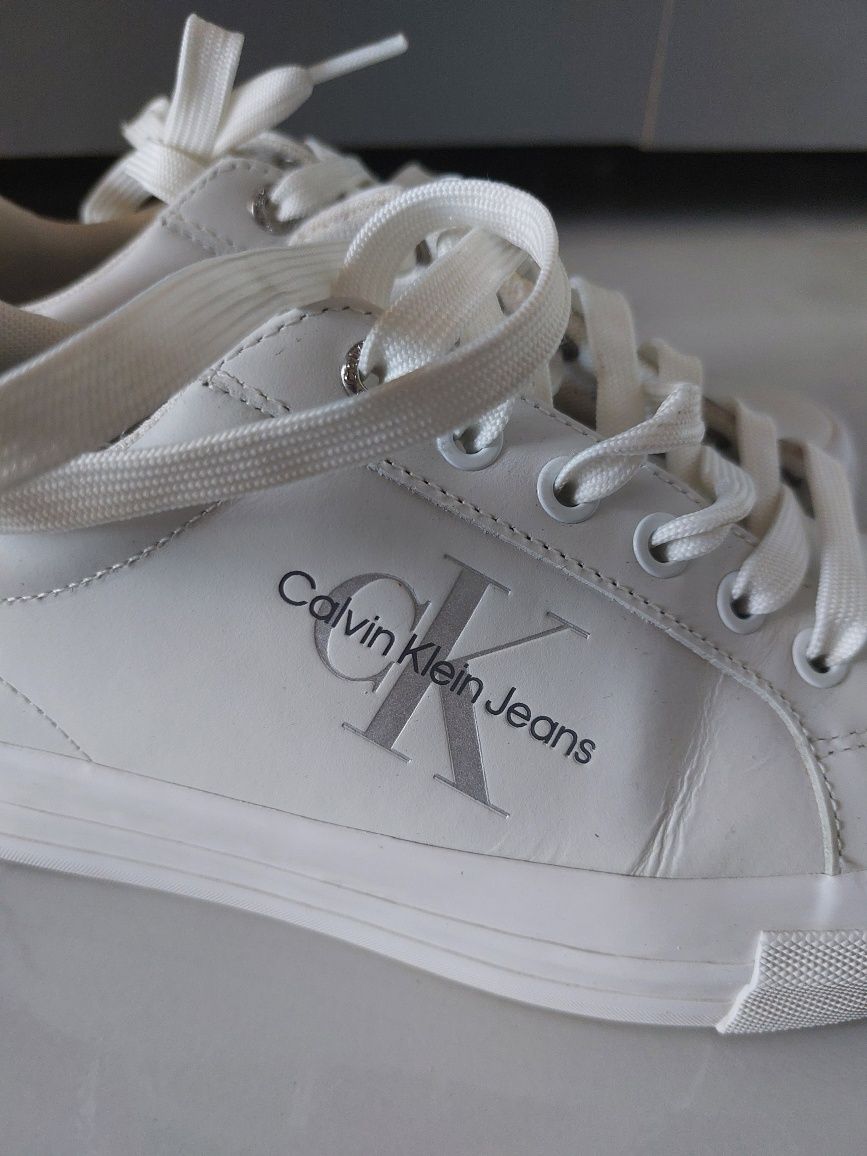 Pantofi de piele
