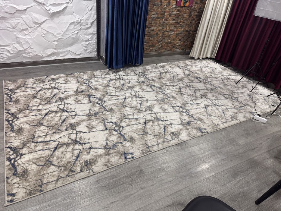 Gilam sotiladi srochna!