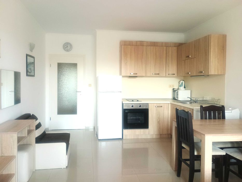 ТОП НАЕМ / Първа линия с басейн и паркомясто, Несебър, Кристал Б5