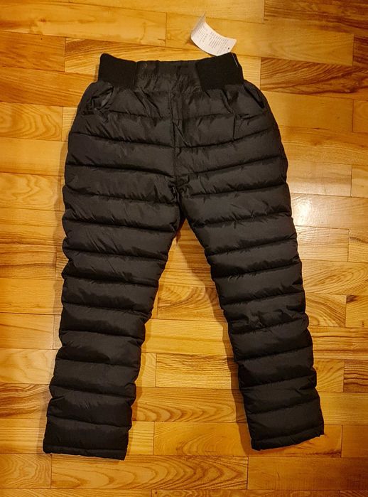 Pantaloni matlasati 9-10 ani noi cu eticheta