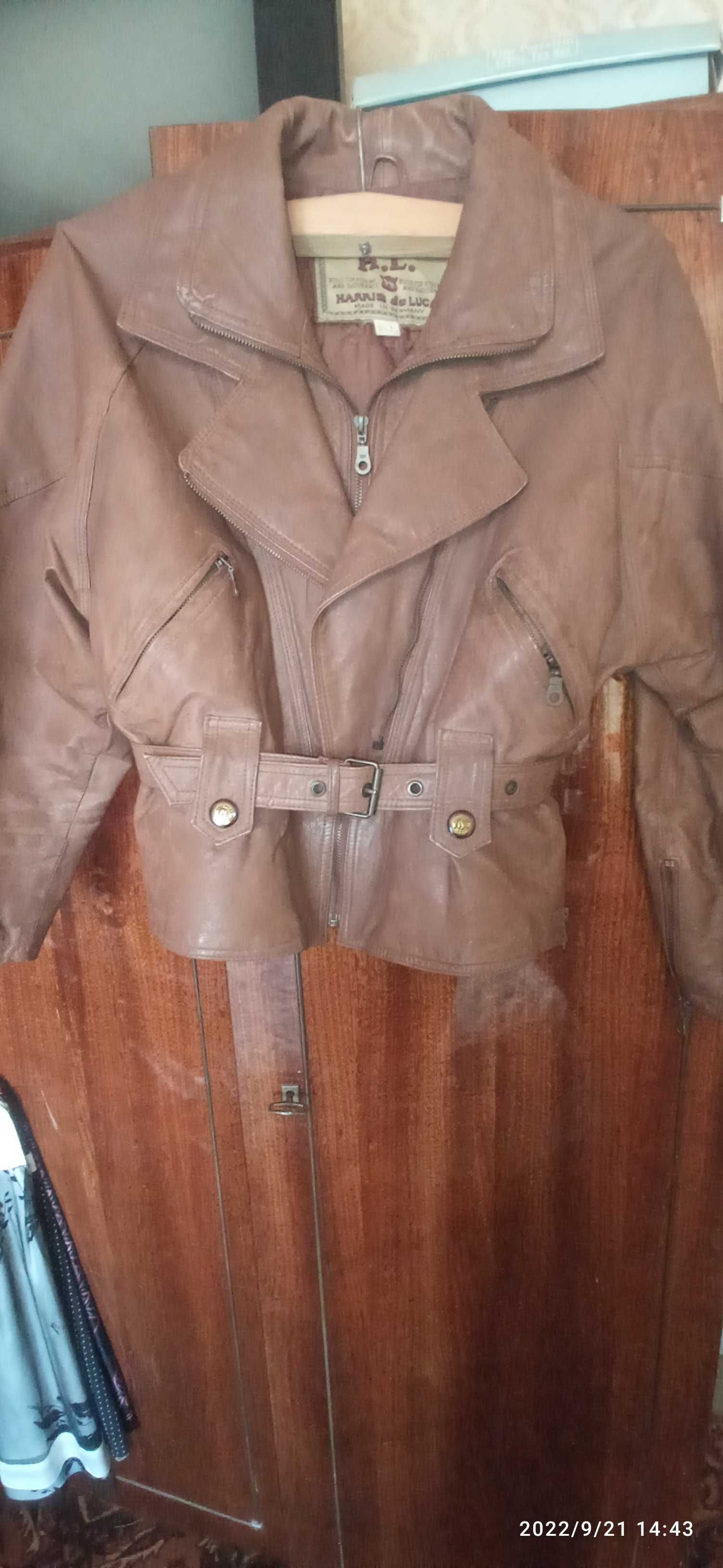 Продается женская кожаная куртка, б/у.