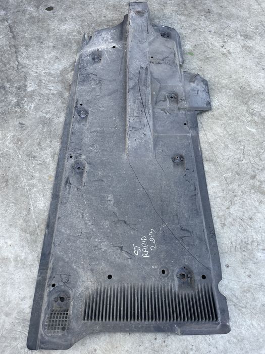 scut lateral stanga skoda rapid 2.0 motorina 2013