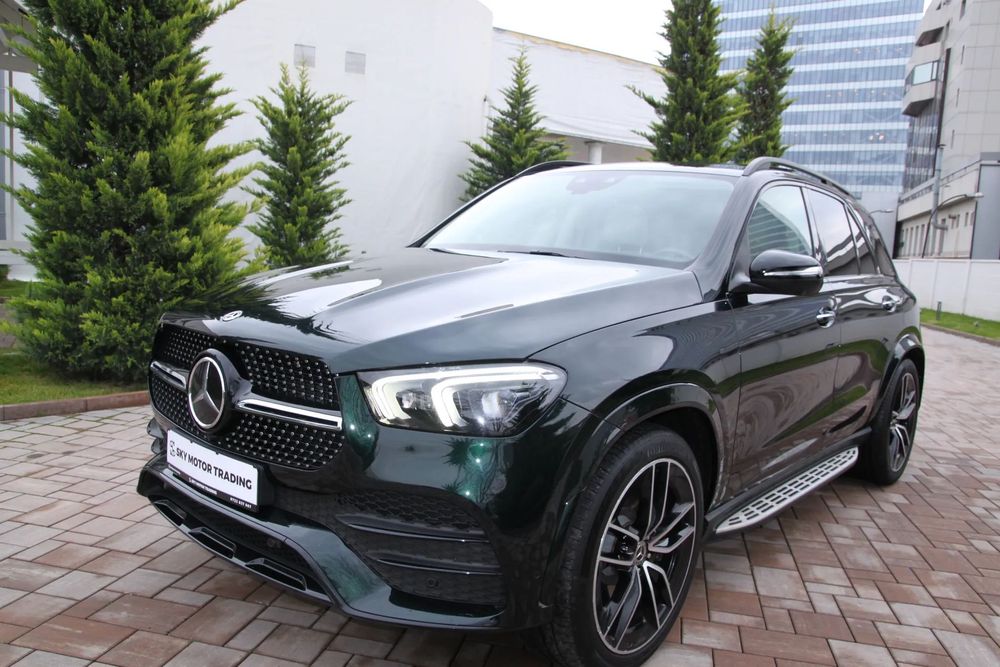 Mercedes-Benz GLE Manufaktur Emerald+Night Eur119k/ 22/ Pano/ Air/ ACC/ Vent/ SoftC/ TVA