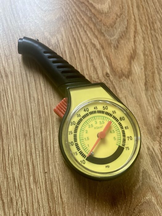 Манометър за кола