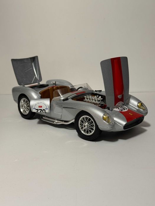 Ferrari 250 Testa Rossa (1957) Bburago 1/18