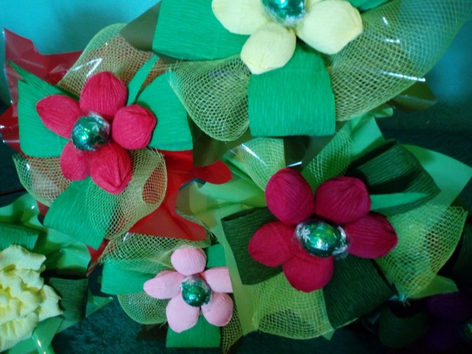 Маргаритки и рози