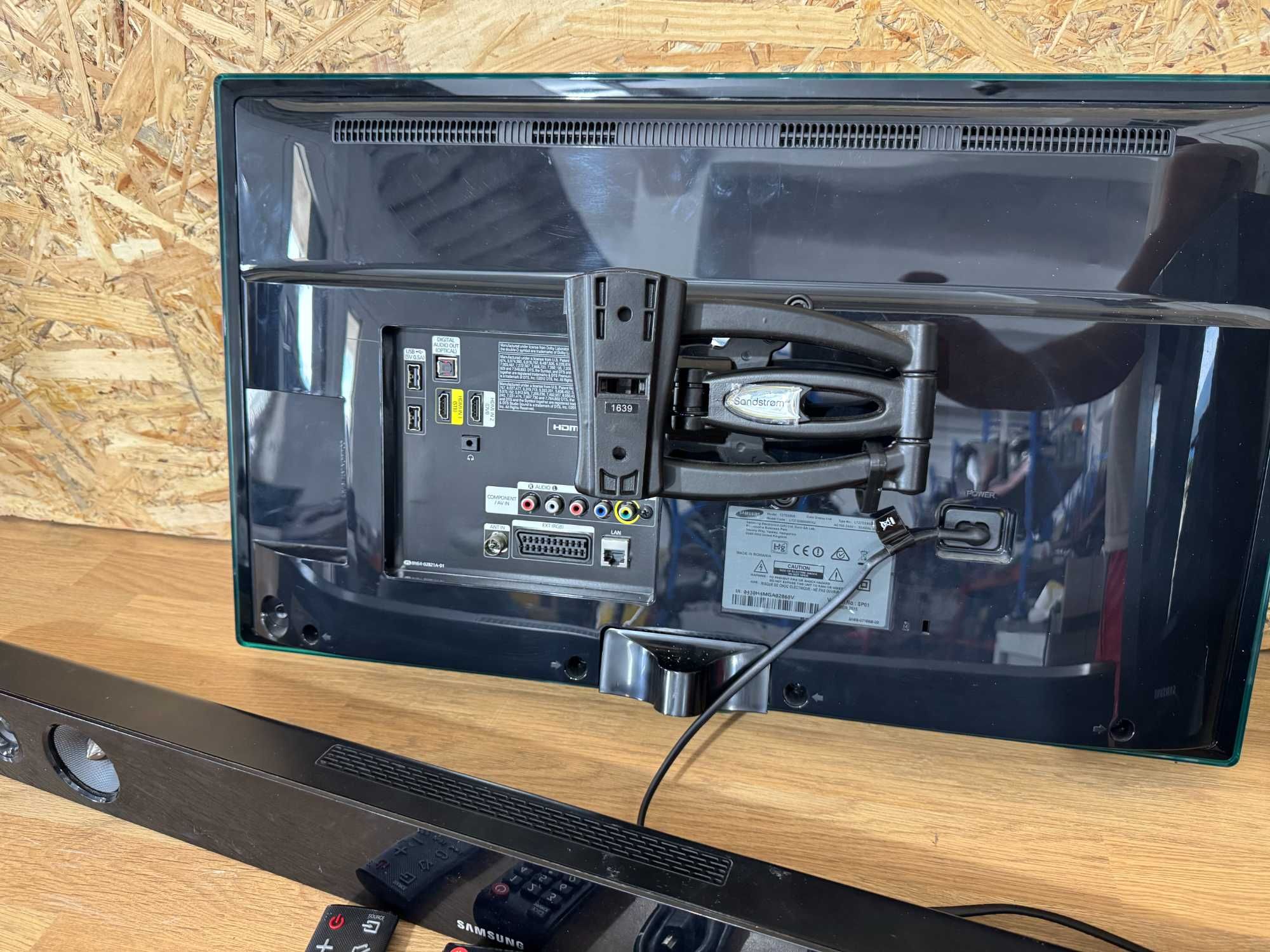 Телевизор и саундбар - Samsung 28inch / smart/ сет3