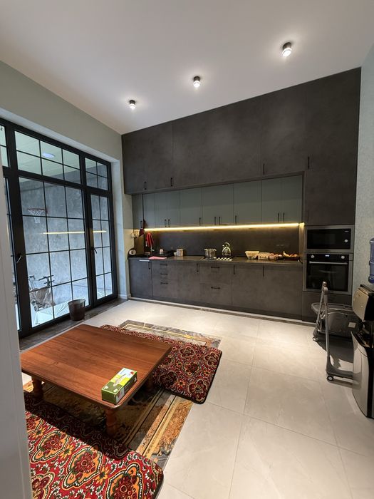 Юнусабад. Уч кахрамон постдан 5 км да жойлашган. Таййор кодедж.