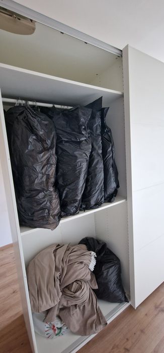 Спалня с матрак и гардероб