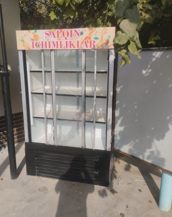 Vitrina xolodelnik sotiladi