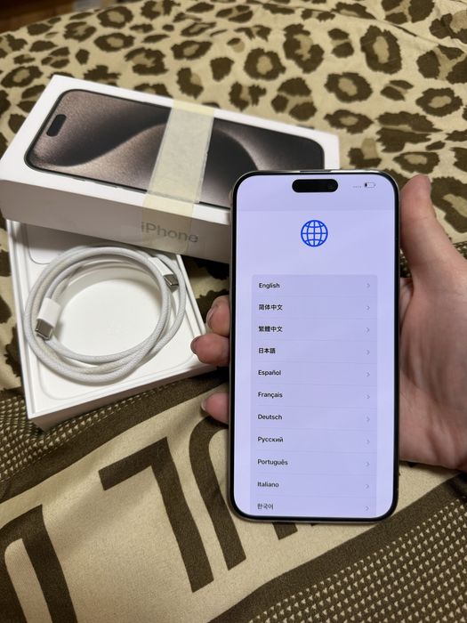 Продавам Iphone 15 pro max 256 gb
