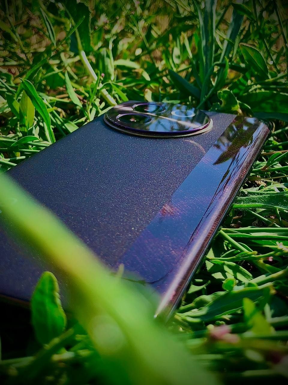 продается телефон vivo v30e