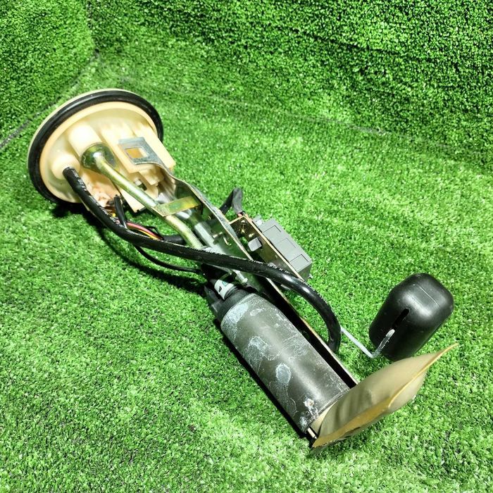 Продам Бензостанция с бензонасосом оригинал Toyota Land Cruiser 100