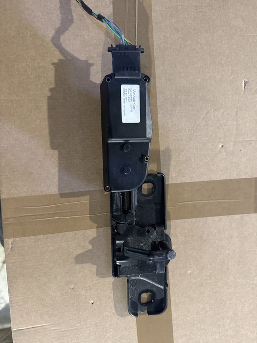 Broasca Portbagaj Soft Close Audi A4/A5/Q5/Q7 Cod 4F9827383G