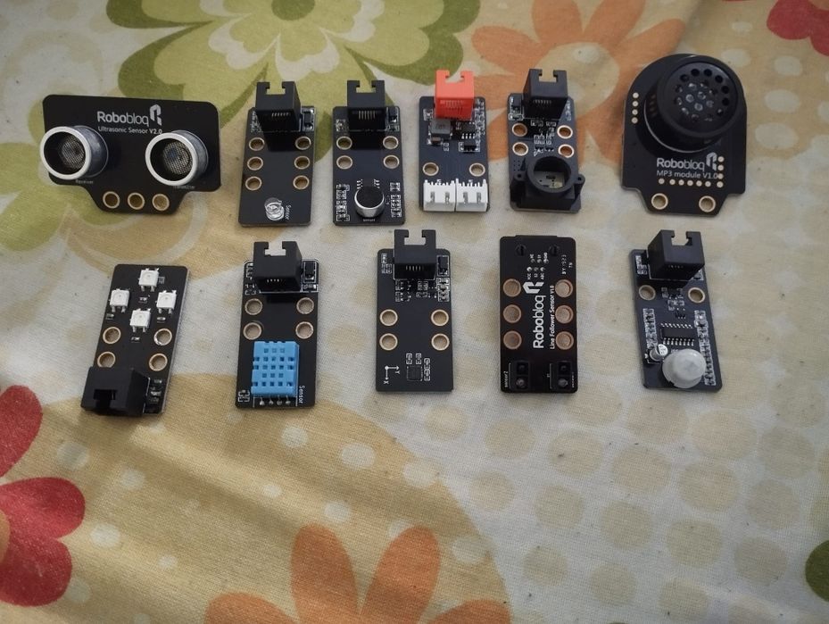 Robotică educațională cu Robobloq Qooper din metal cu Arduino Scratch