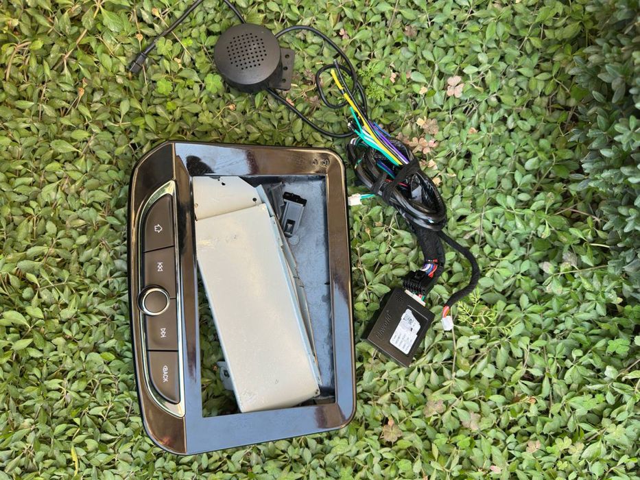 Teyes monitor uchu ramka tracker 2 onix uchun