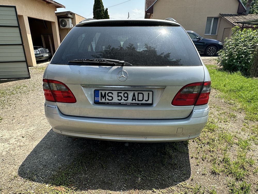 Mercedes-Benz E220