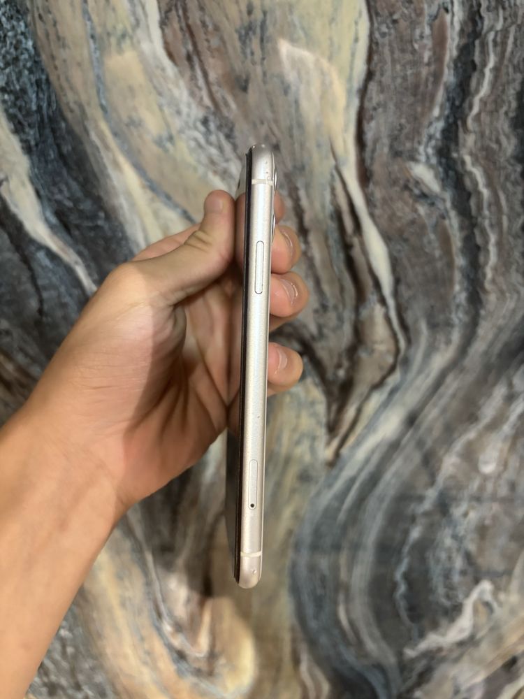 Iphone 11 srochna sotiladi
