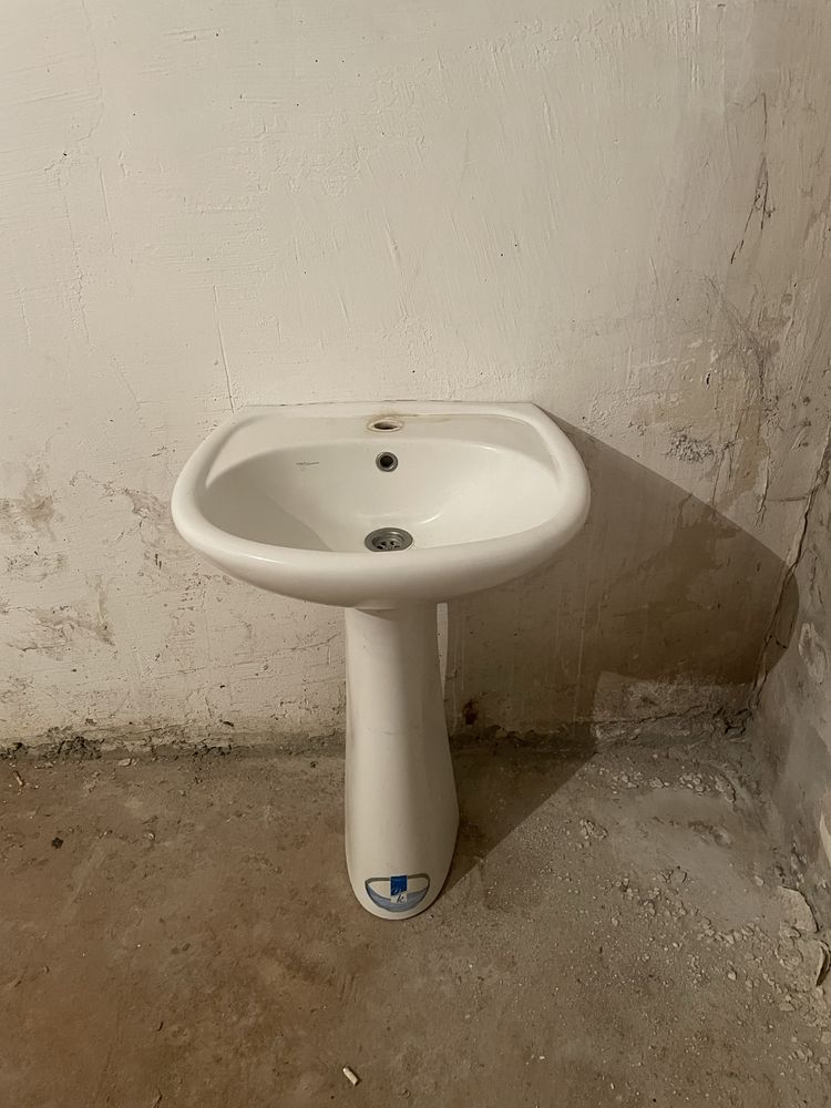 Продам унитазы и раковины