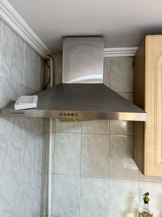 Монтаж пластиковых труб для вытяжки