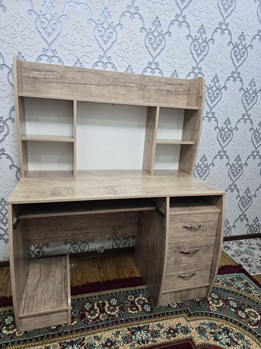 Компьютерный письменый стол