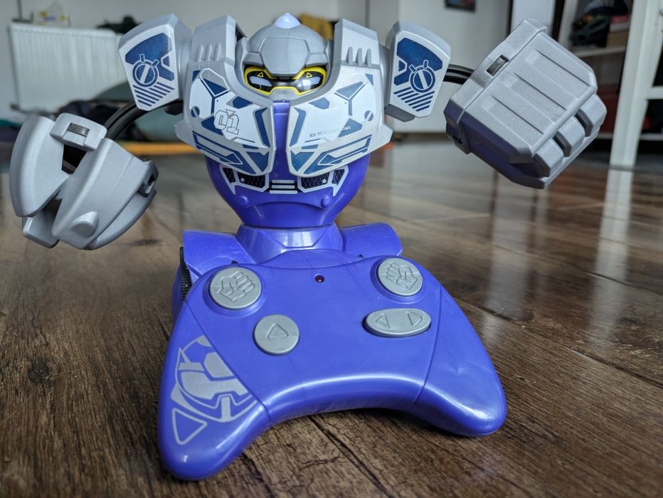 Set 2 roboti cu telecomanda rosu-albastru