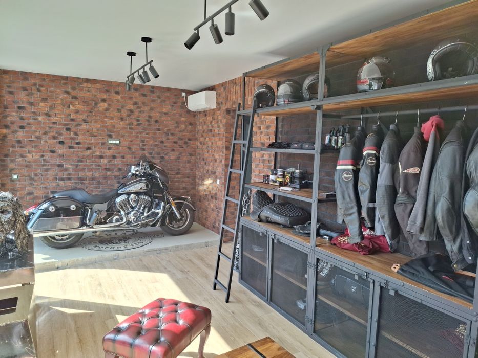 Comoda și raft stil industrial pentru moto sau dressing cu scara