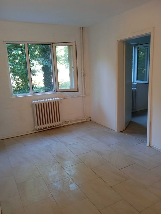 Vând apartament 2 camere calea Sagului la parter