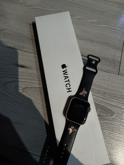 Apple watch 5  ROSE GOLD