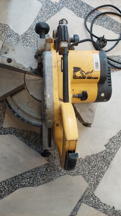 Ръчен Циркуляр DeWalt DW 700