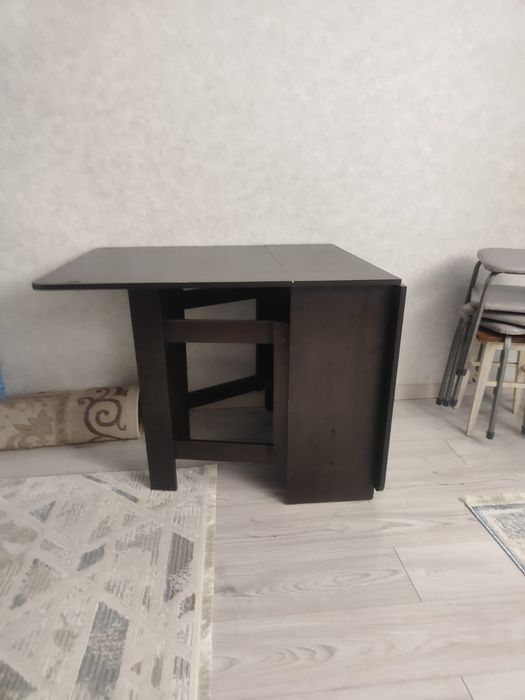 Стол книжка б/у.