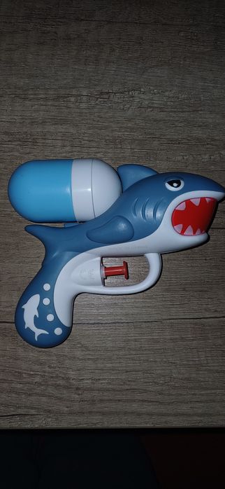 Pistol cu apa,Rechin