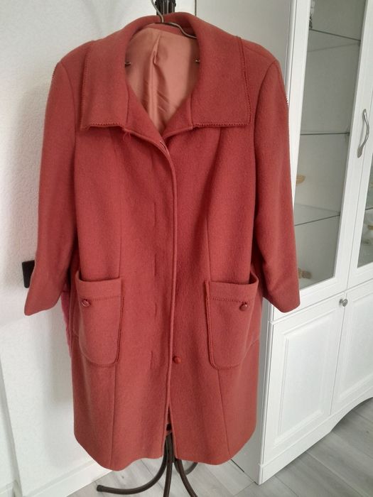 Продается пальто новое