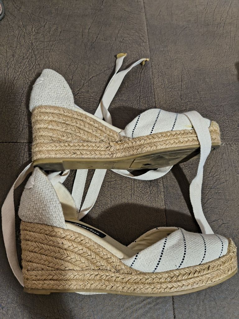 Еспадрили с връзки Stradivarius