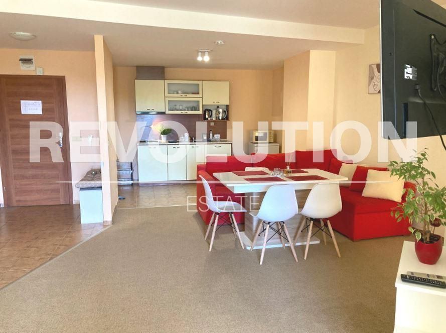 Тристаен апартамент в района на к.к Златни пясъци!