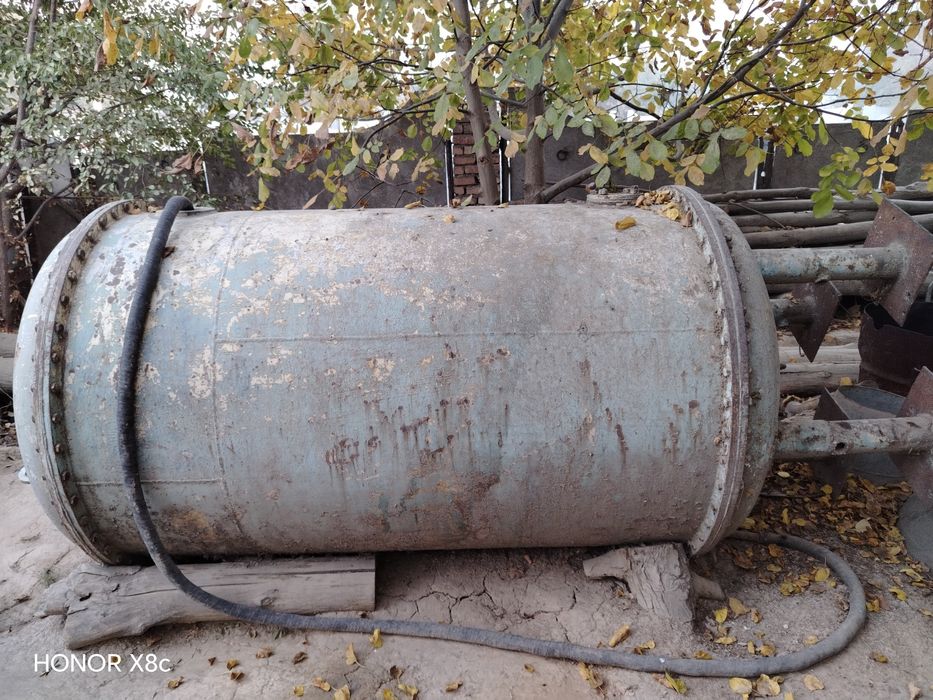 Temir bochka taxminan 3. 3.5 tonna