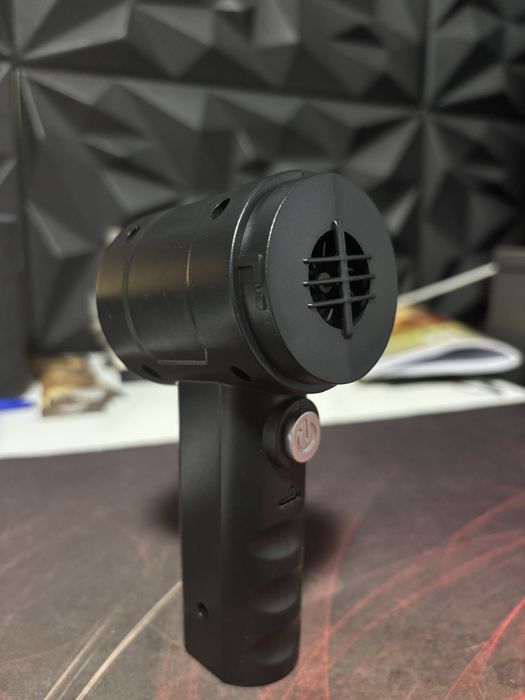 Малка прахосмукачка за кола или дом