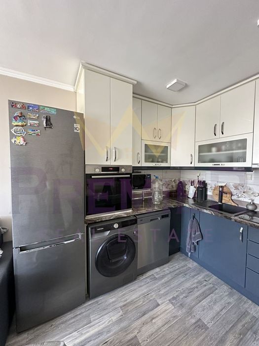 Дава се под наем Тристаен апартамент в Варна, Левски - 86 кв.м за 816 € - Снимка #3