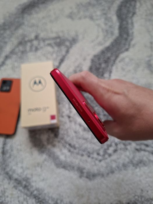 Motorola G84 5G Pantone Viva Magenta