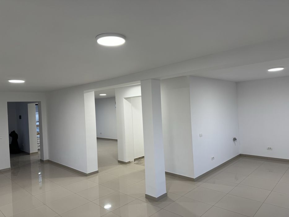 Închiriez 85mp spatiu comercial la etaj