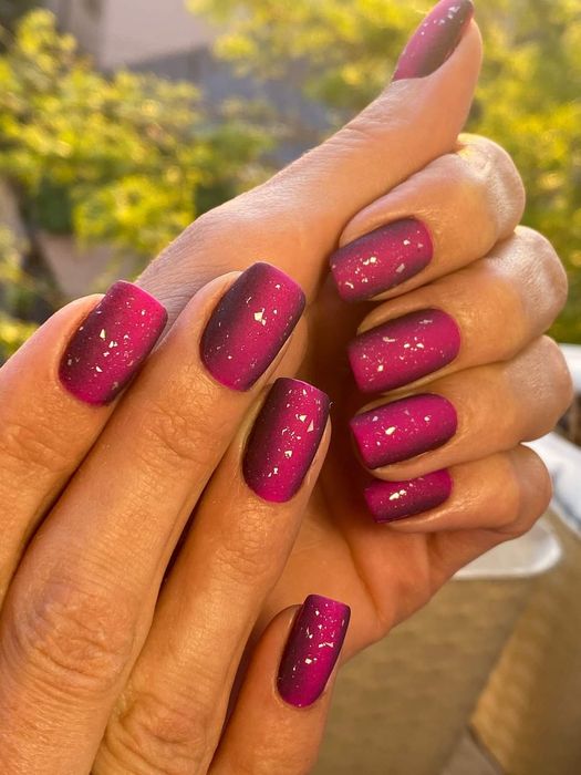 Tehnician nails semipermanent