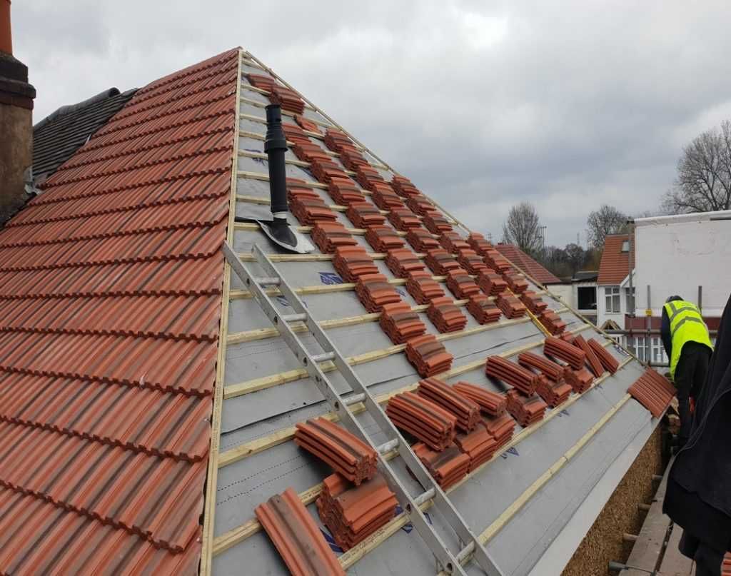 Montam Acoperisuri, Reparatii Acoperisuri, Montaj tabla si tigla
