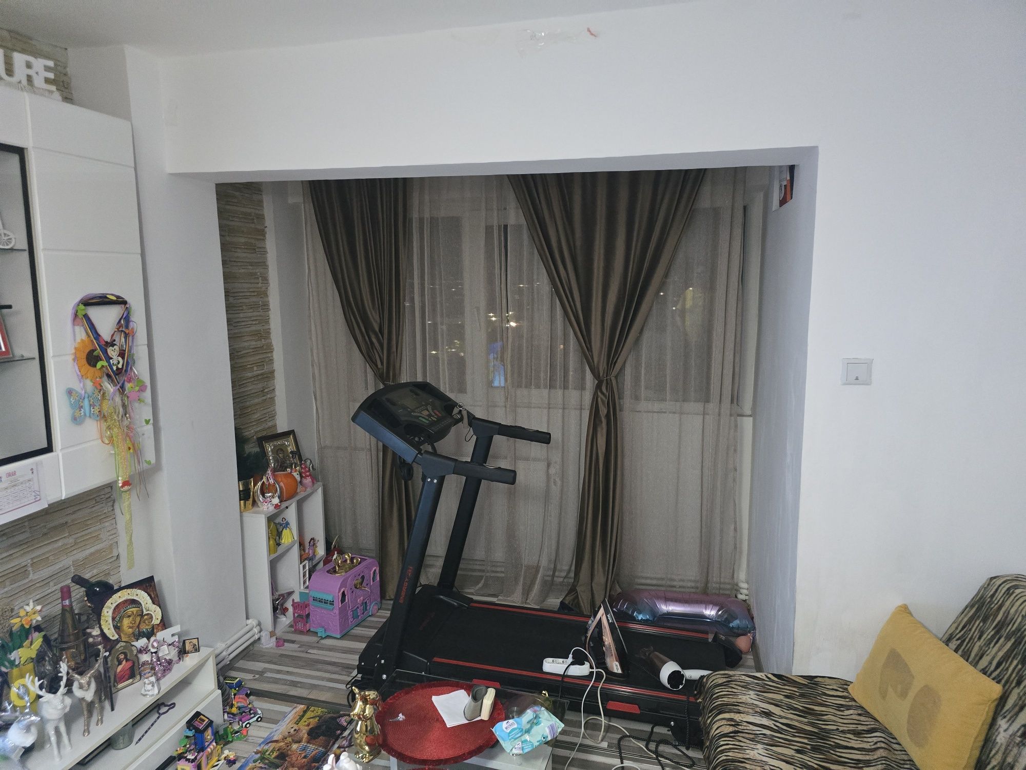 De vanzare apartament 3 camere