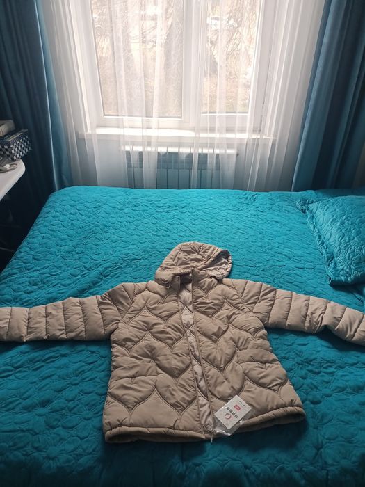 Продам куртку новую.