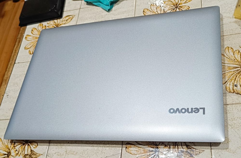 Laptop Lenovo -4 core / 4 Gab RAM.Wind 10 Pro / DVDRw,Web Cam