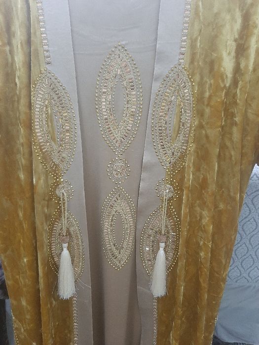 Абая длинная красивая