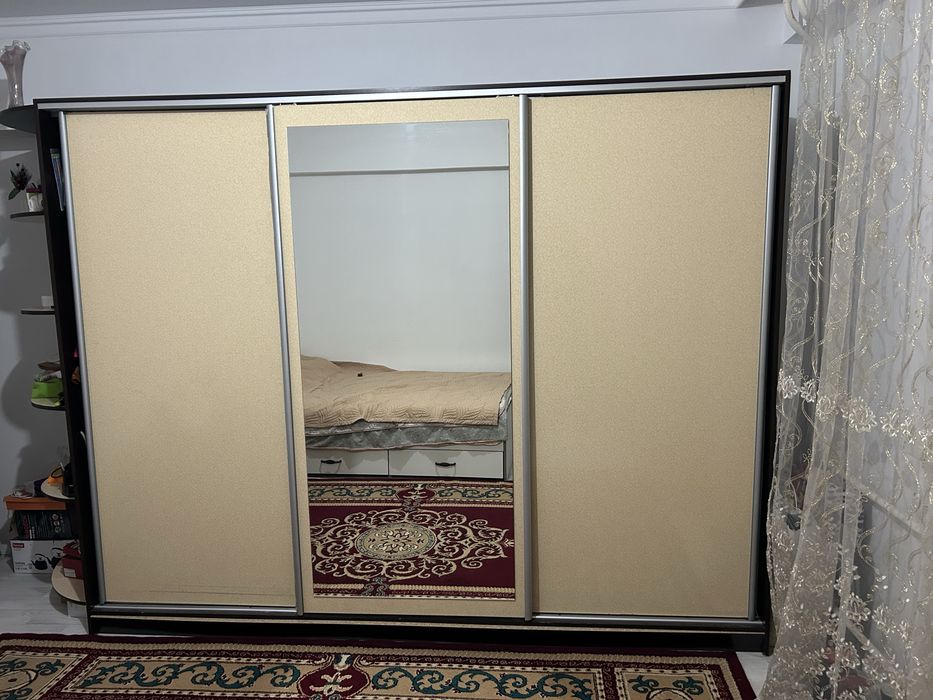 Продам шкаф спальный